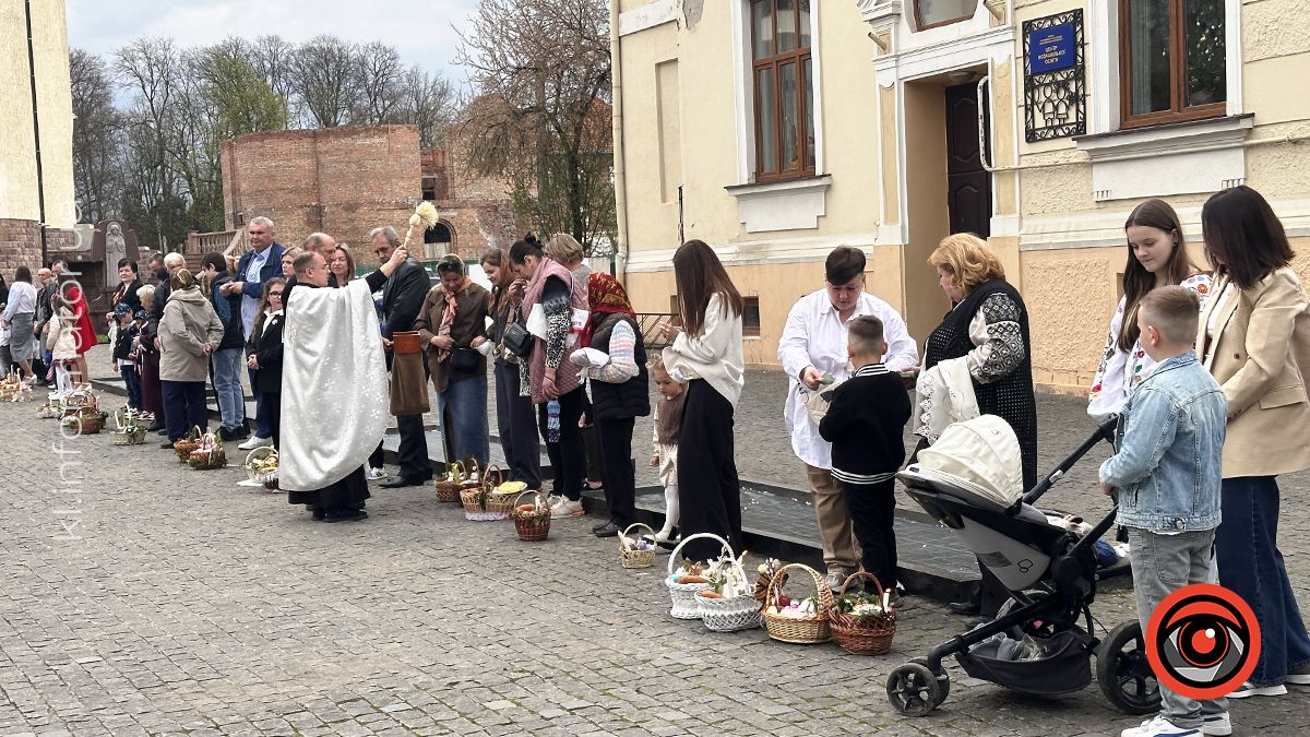 Як у храмах Коломиї освячували великодні кошики | Фоторепортаж 13