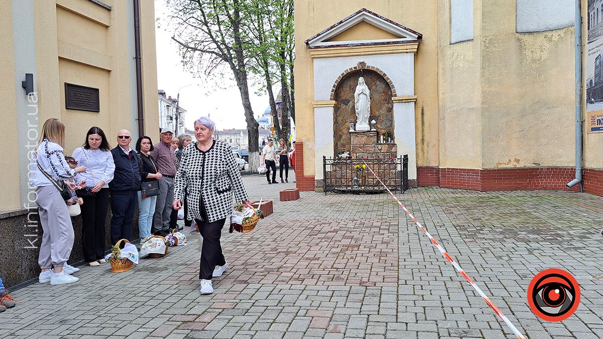 Як у храмах Коломиї освячували великодні кошики | Фоторепортаж 17