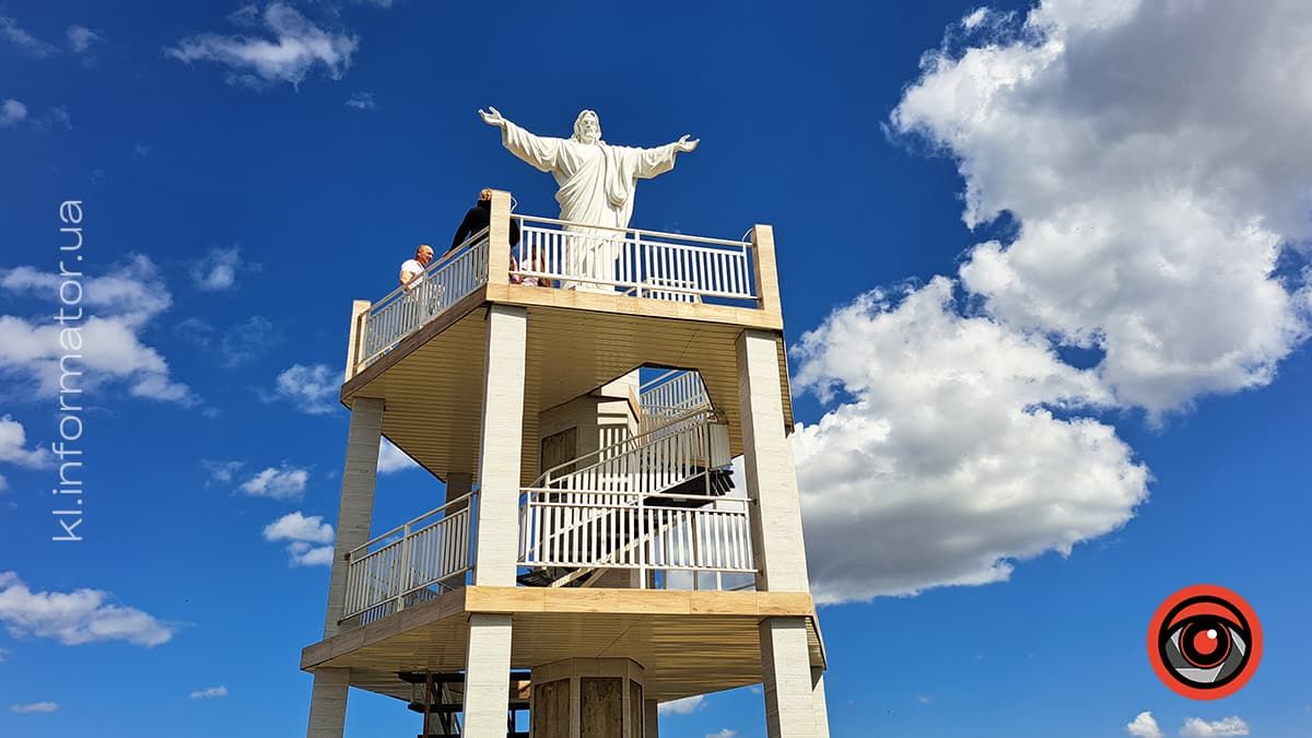 Річка-де-Жанейро: триметрова статуя Ісуса Христа на Косівщині 7