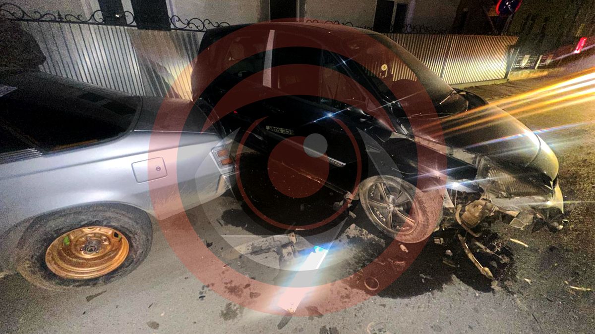 На вулиці Моцарта у Коломиї водій "Audi" спричинив цикл зіткнень. ФОТО 2