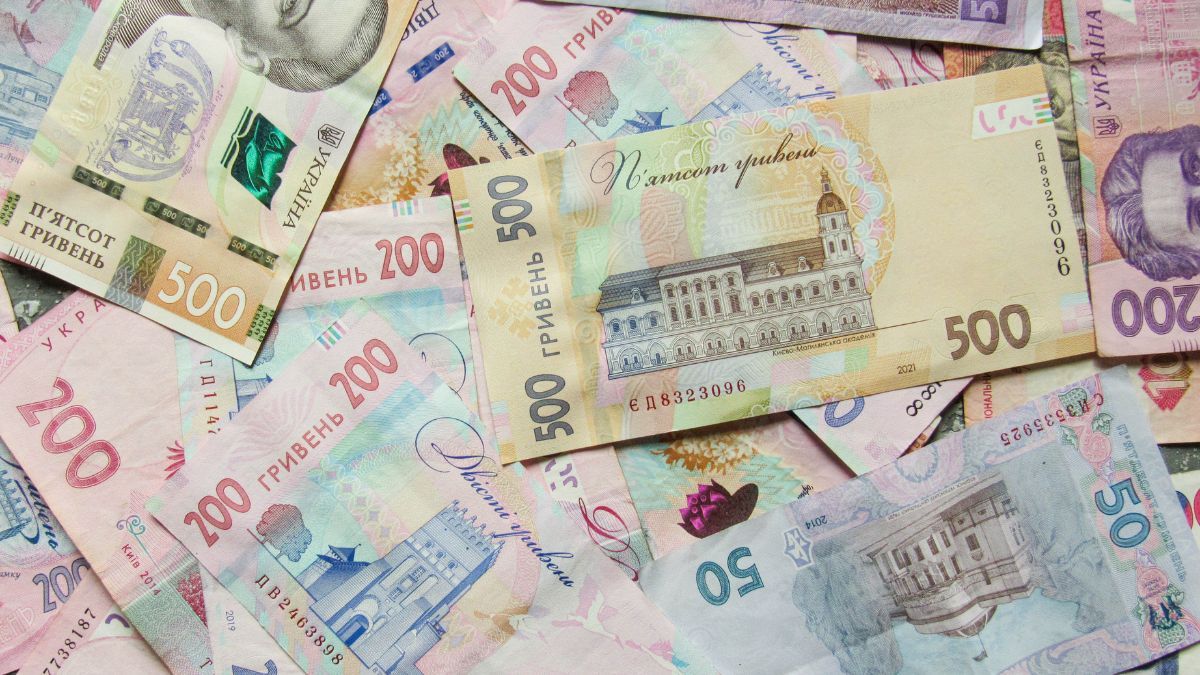 Більше одного мільярда гривень доходів вже задекларували прикарпатці