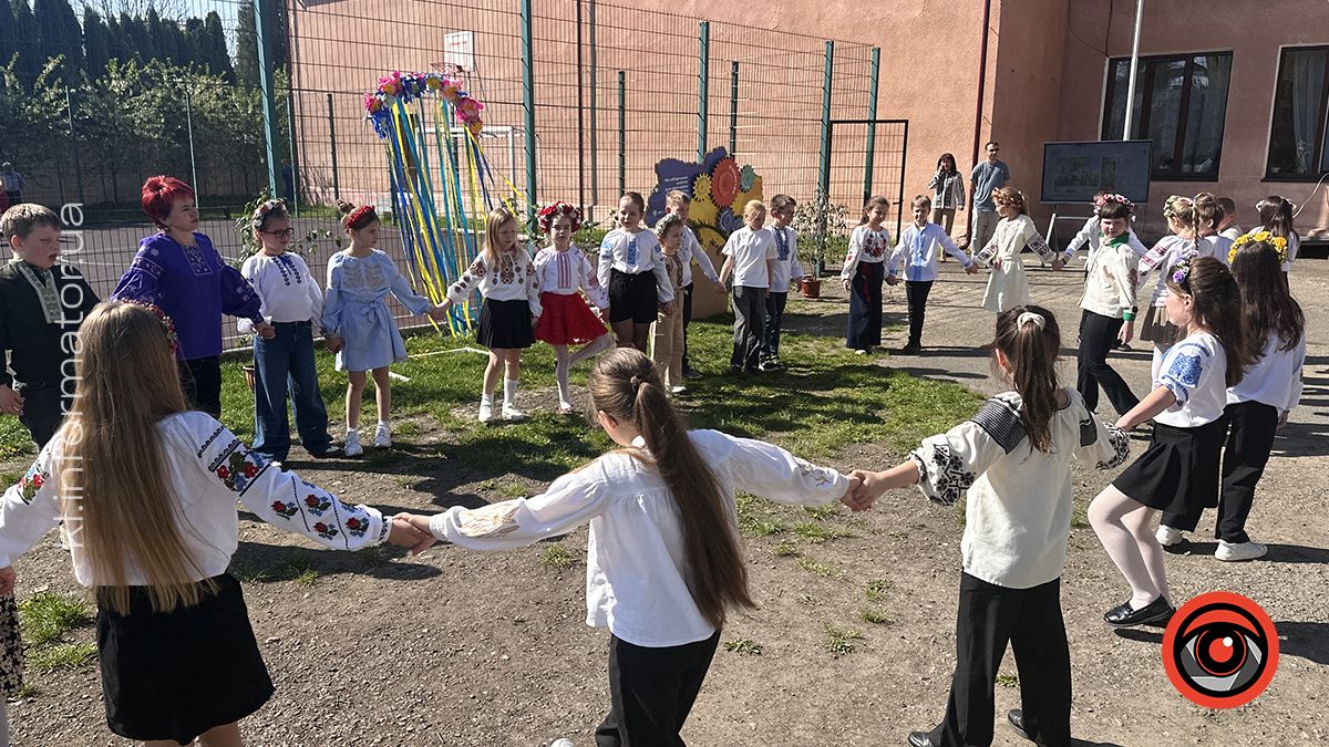 У Коломиї школярі водили гаївки 7
