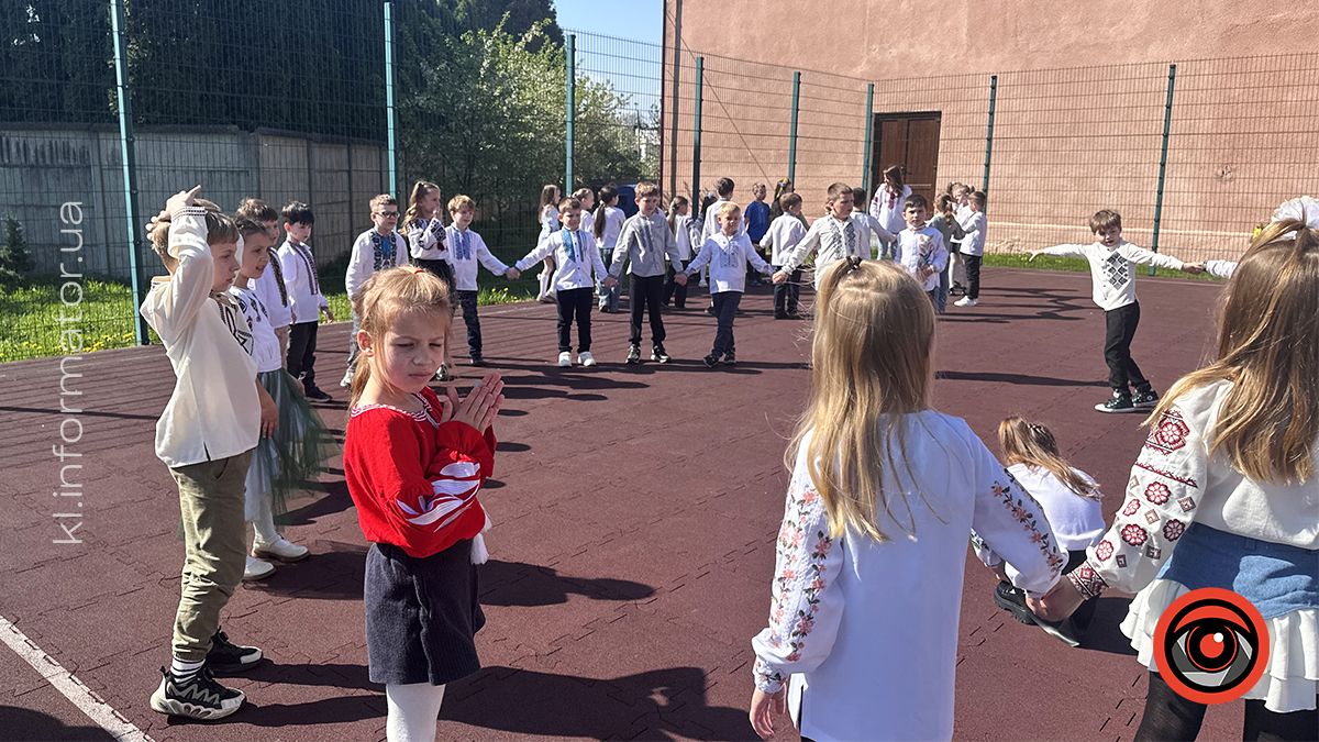 У Коломиї школярі водили гаївки 13