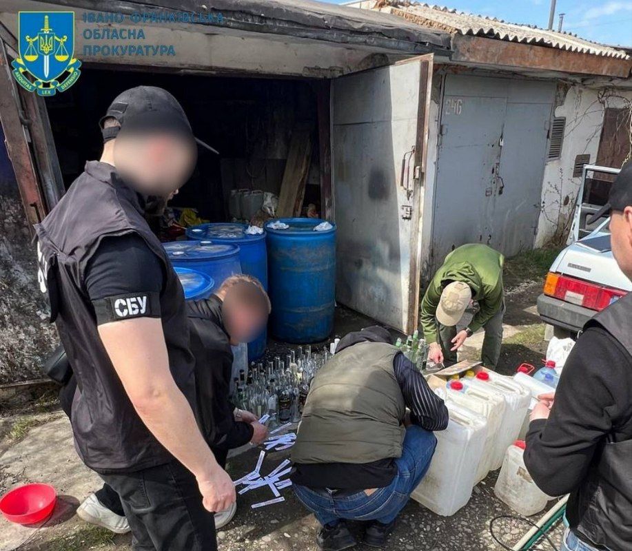 Спиртзавод у гаражі: на Прикарпатті ліквідували масштабну схему незаконного виробництва та збуту алкоголю 1