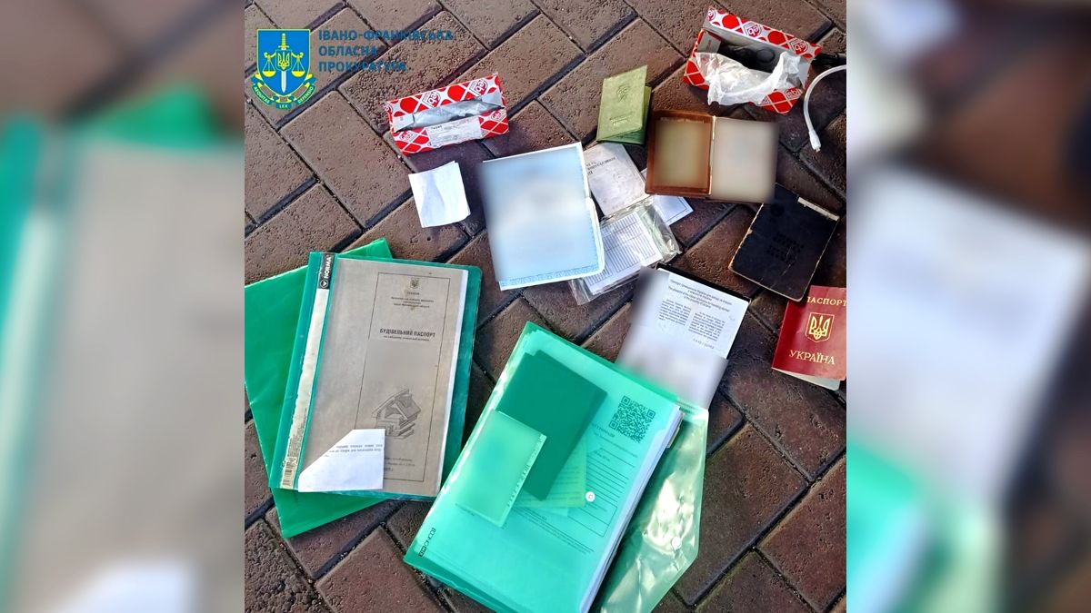 Мешканець Надвірної викрав документи та понад 2 тисячі євро з квартири, яку раніше орендував 1