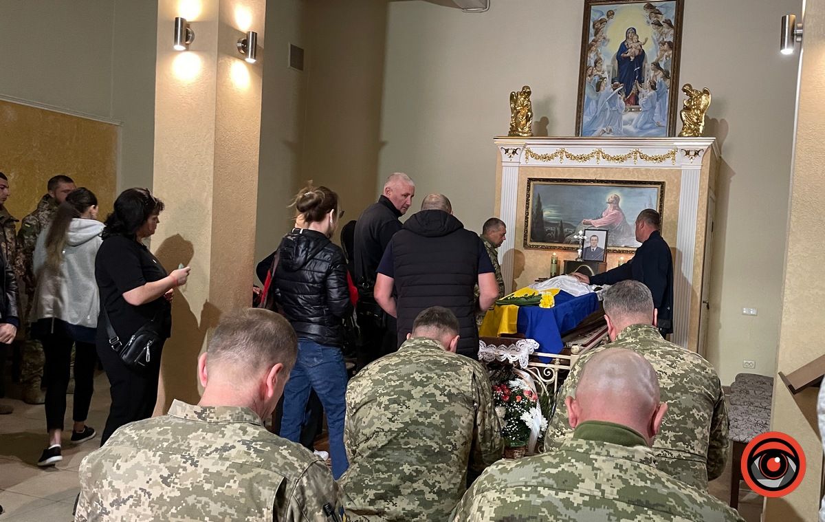 У Коломиї зустріли скорботний кортеж захисника Олексія Розвадовського 3