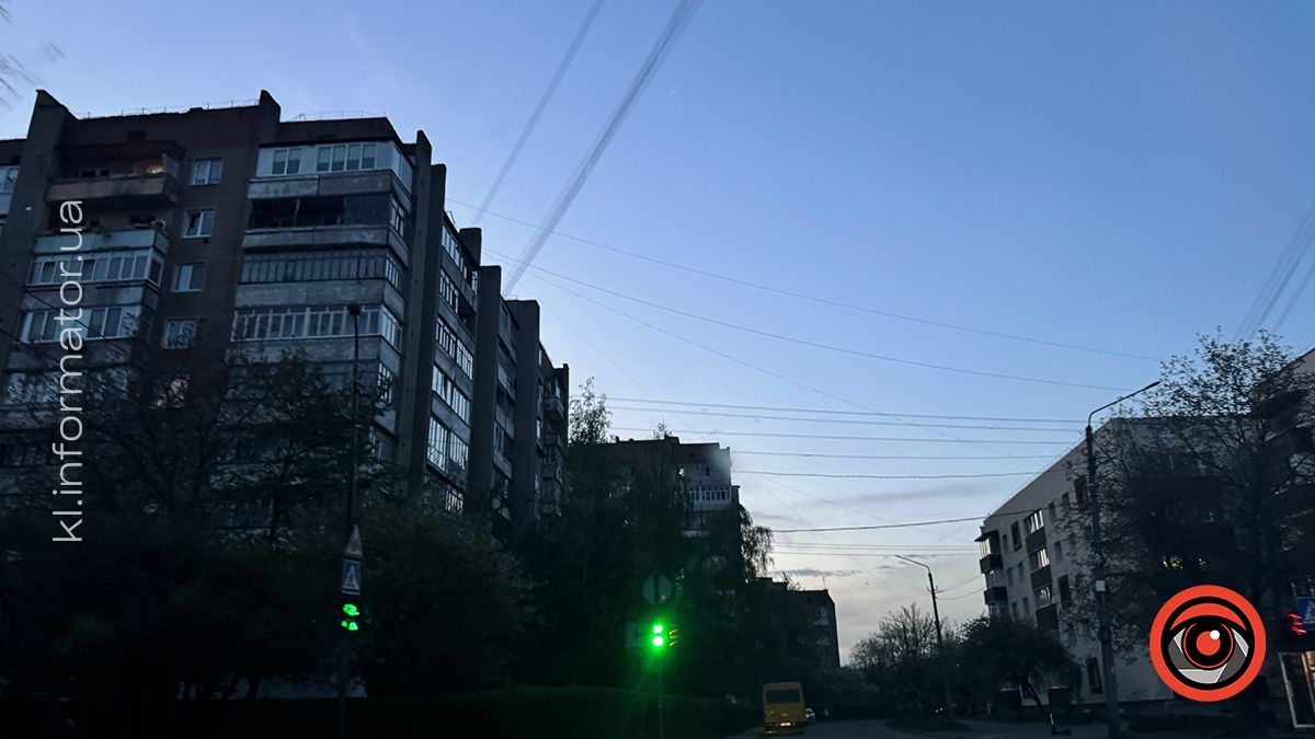 У світлі ліхтарів та ароматі весни: фоторепортаж вечірньої Коломиї 21