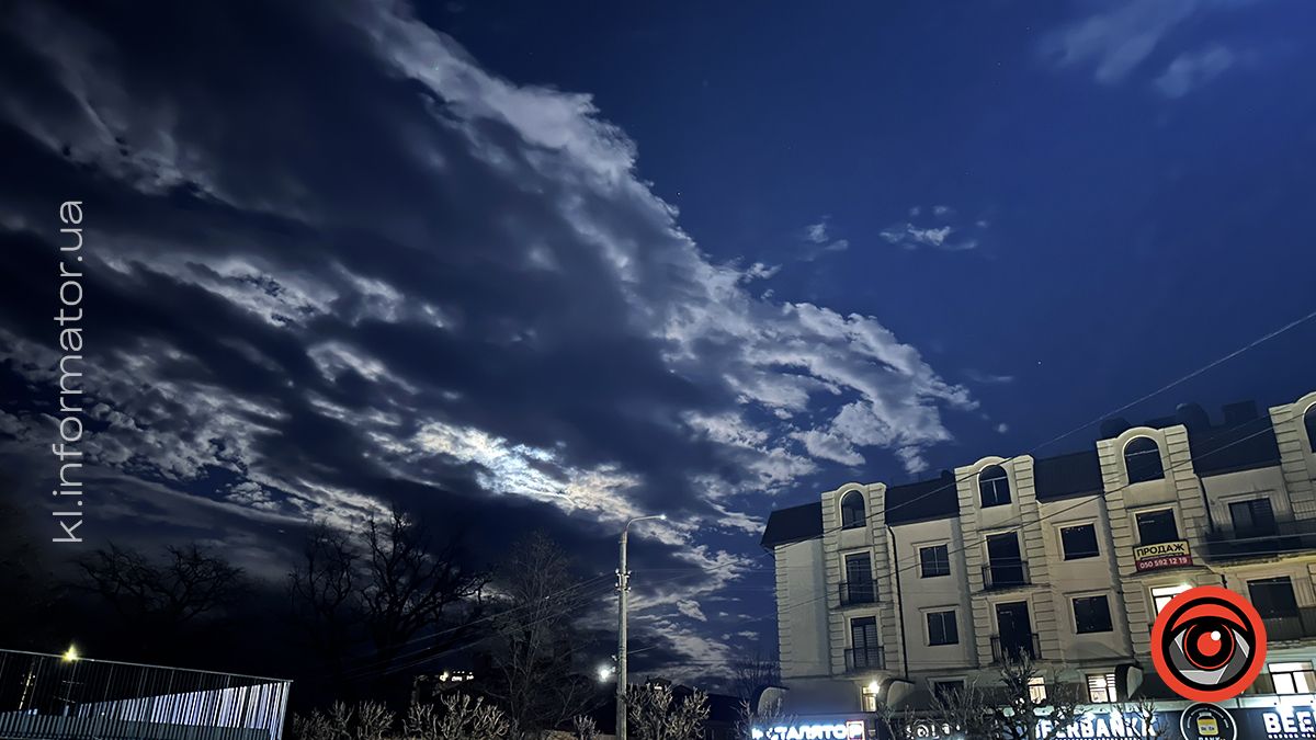 У світлі ліхтарів та ароматі весни: фоторепортаж вечірньої Коломиї 12