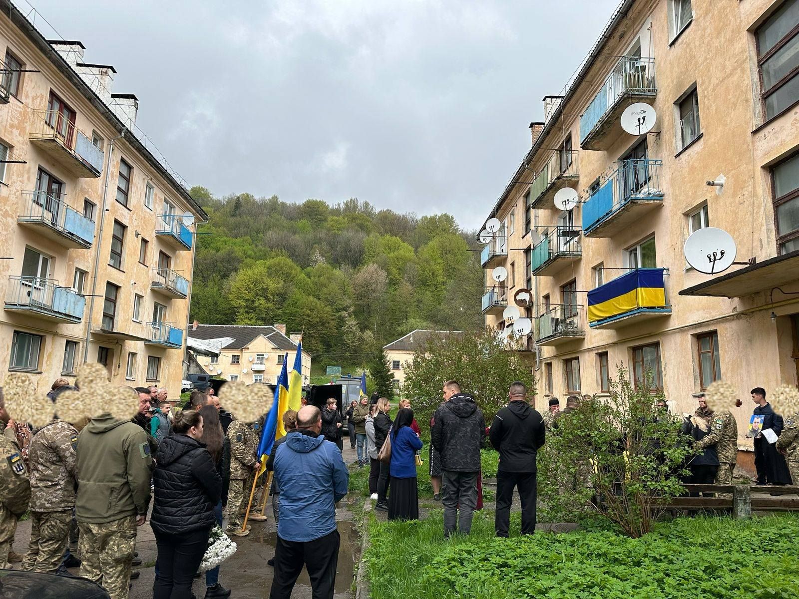 У Делятині "на щиті" зустріли Героя Володимира Пасічника 4