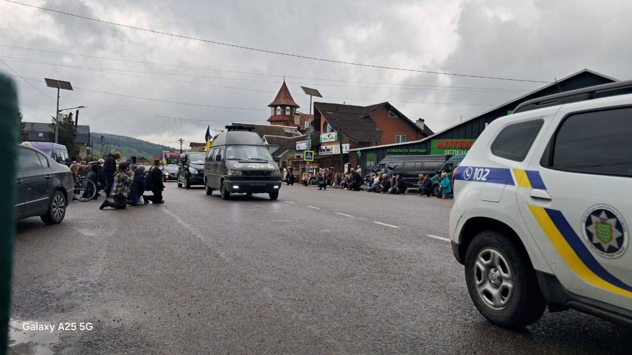 У Делятині "на щиті" зустріли Героя Володимира Пасічника 2