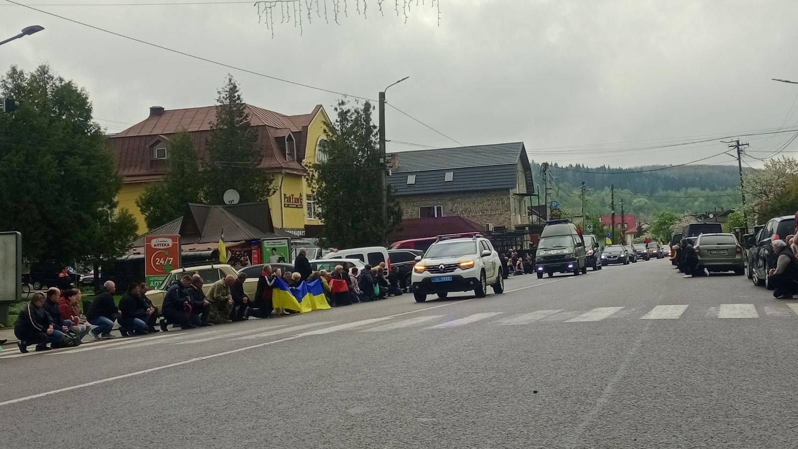 У Делятині "на щиті" зустріли Героя Володимира Пасічника 1