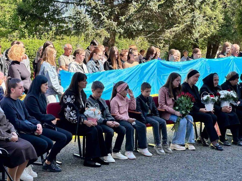 В Отинії освятили меморіали та Стіну пам'яті полеглим Героям 2