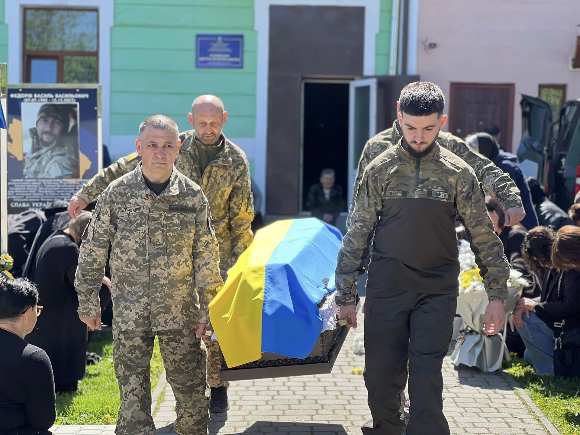 Отинійська громада "на щиті" зустріла воїна Михайла Піварчука 5