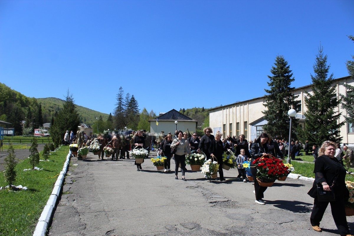 У Делятинській громаді провели в останню дорогу полеглого Героя Володимира Пасічника 10