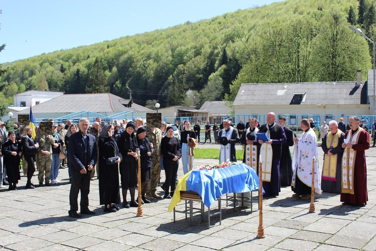 У Делятинській громаді провели в останню дорогу полеглого Героя Володимира Пасічника 5