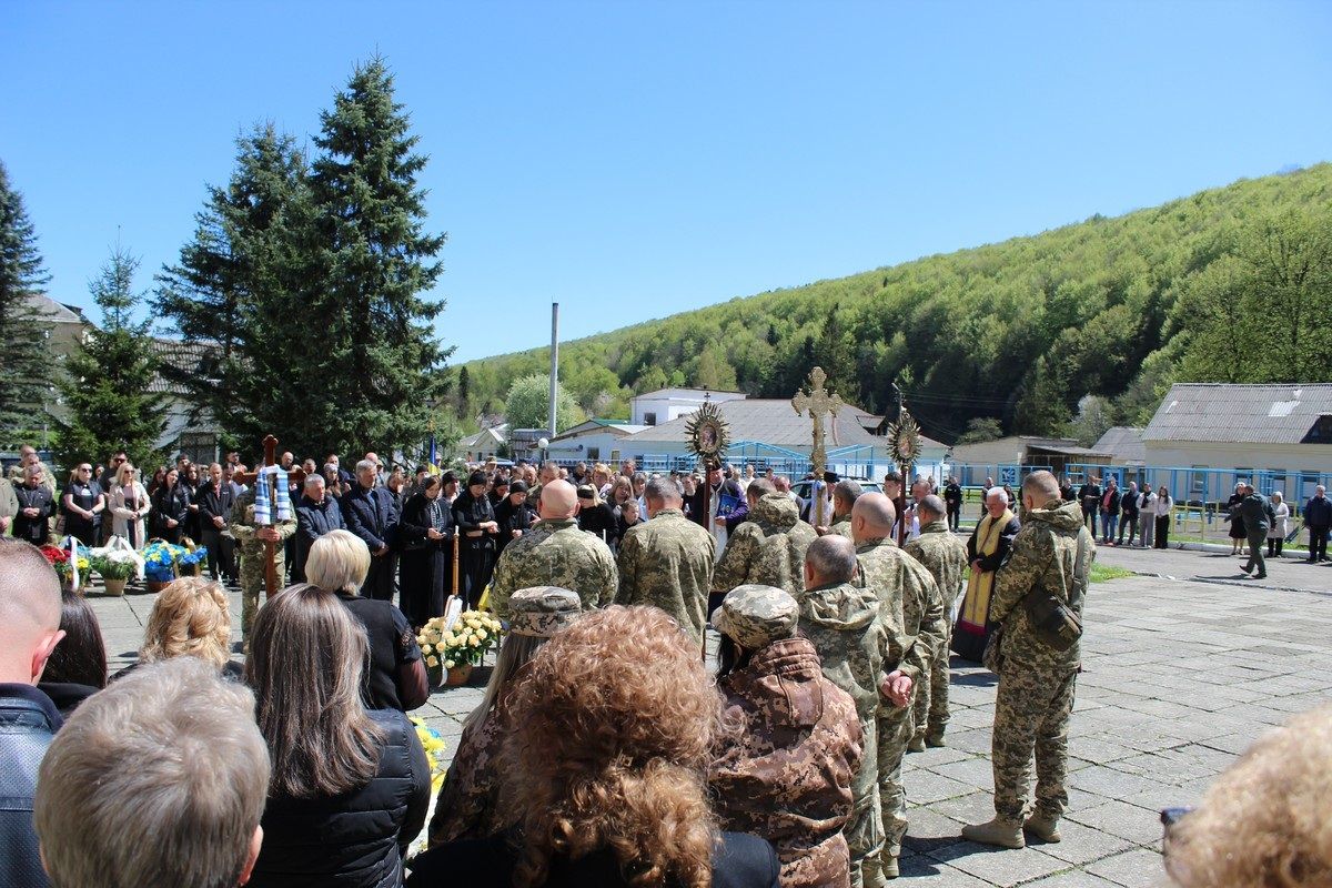 У Делятинській громаді провели в останню дорогу полеглого Героя Володимира Пасічника 7