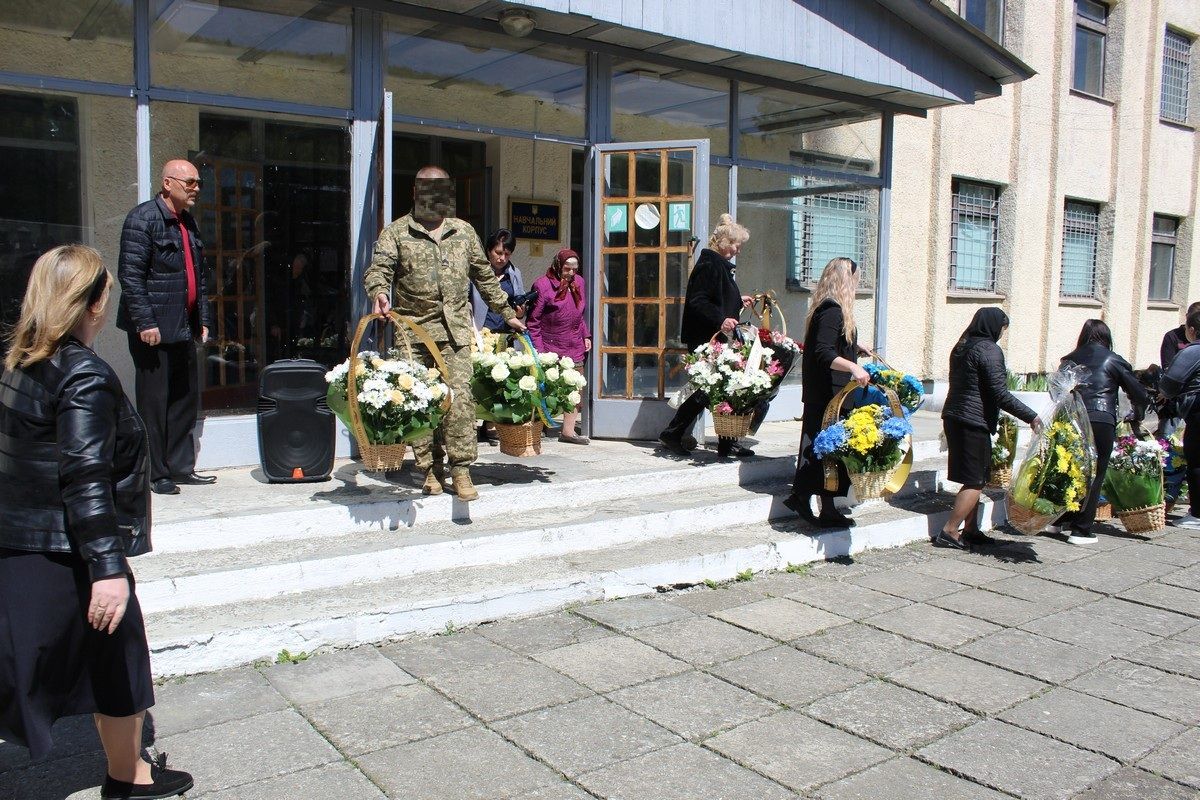 У Делятинській громаді провели в останню дорогу полеглого Героя Володимира Пасічника 3