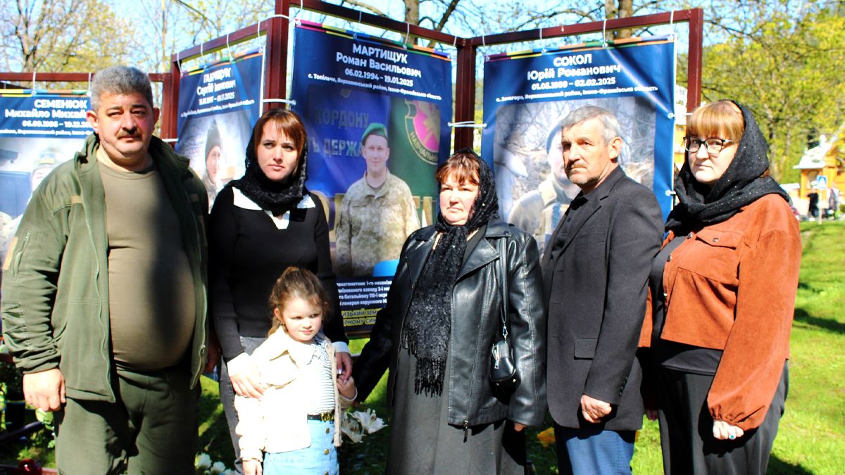 У Верховині відкрили пам'ятні банери п'ятьом захисникам 8