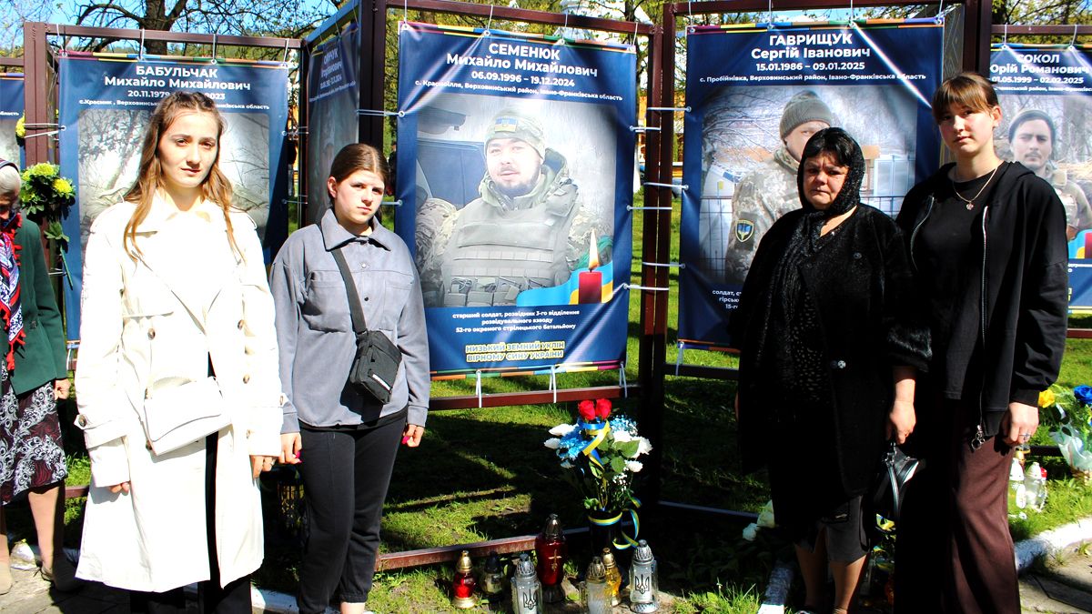 У Верховині відкрили пам'ятні банери п'ятьом захисникам 7