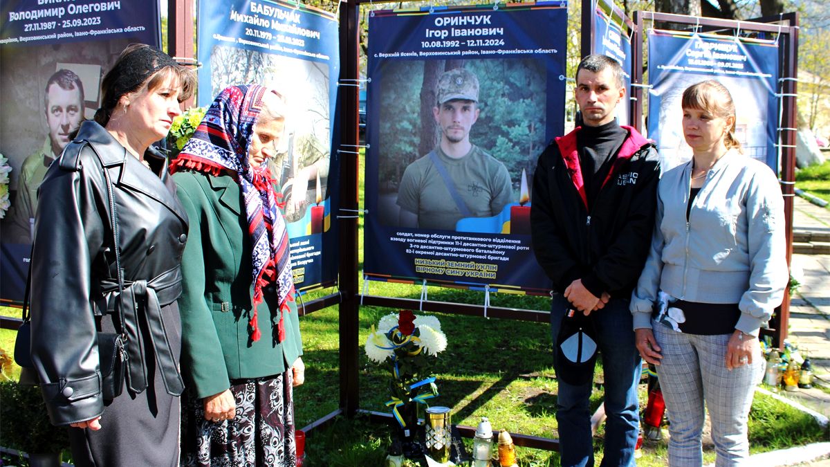 У Верховині відкрили пам'ятні банери п'ятьом захисникам 6