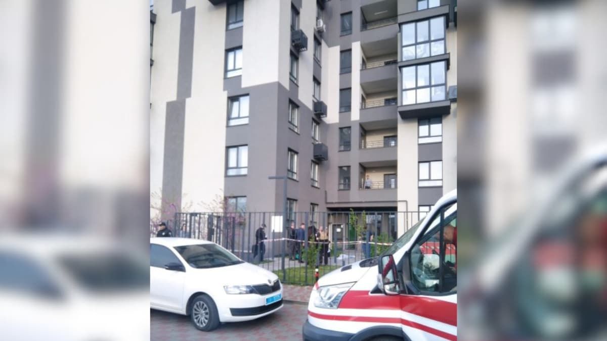 Випала з вікна