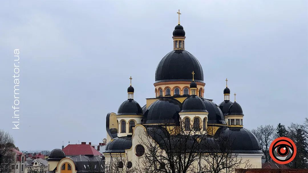 Сакури, сніг і сонце: фоторепортаж квітневої Коломиї 1