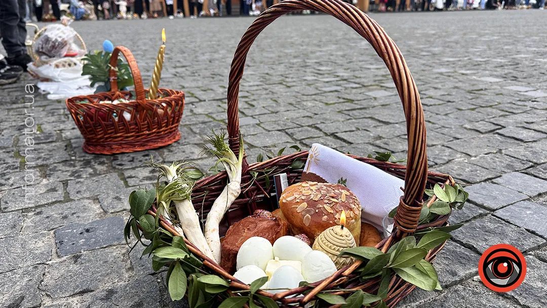 Сакури, сніг і сонце: фоторепортаж квітневої Коломиї 3