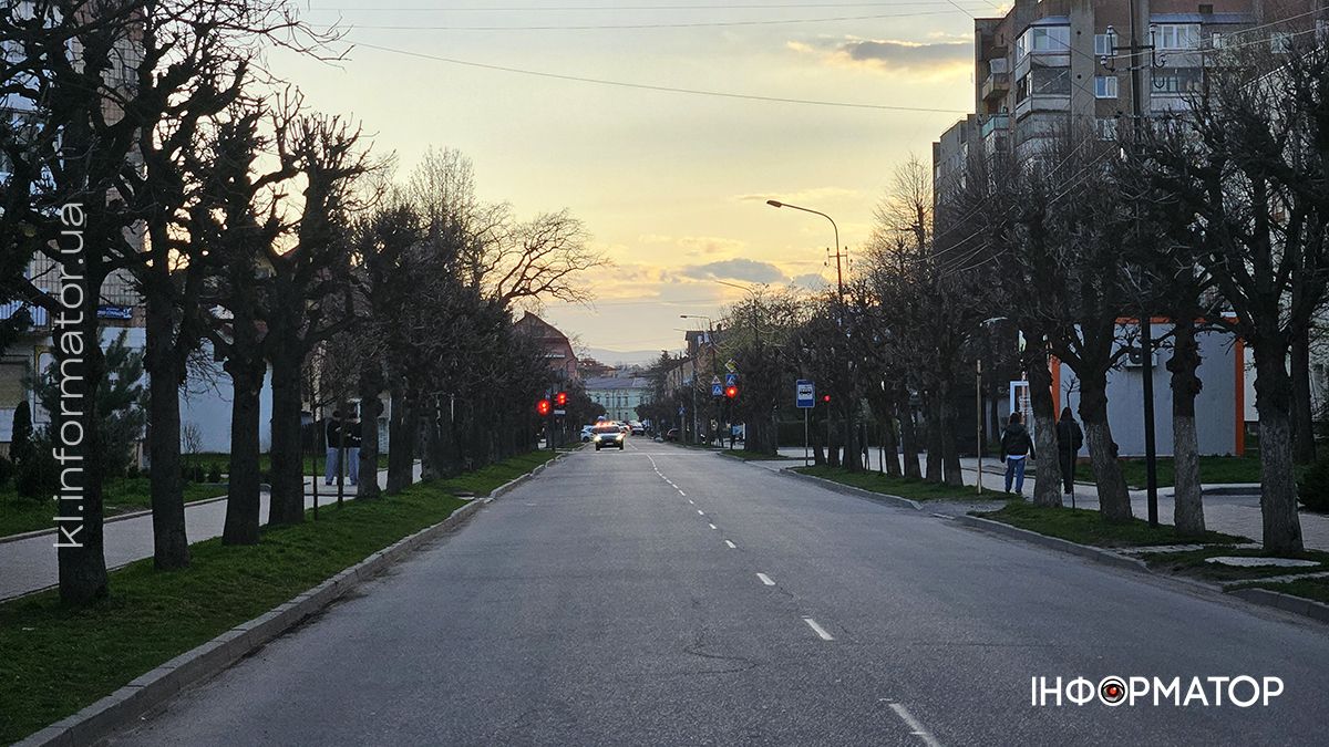 Сакури, сніг і сонце: фоторепортаж квітневої Коломиї 8