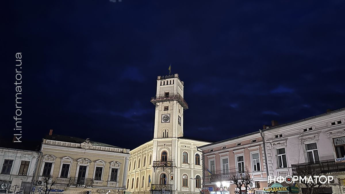 Сакури, сніг і сонце: фоторепортаж квітневої Коломиї 14