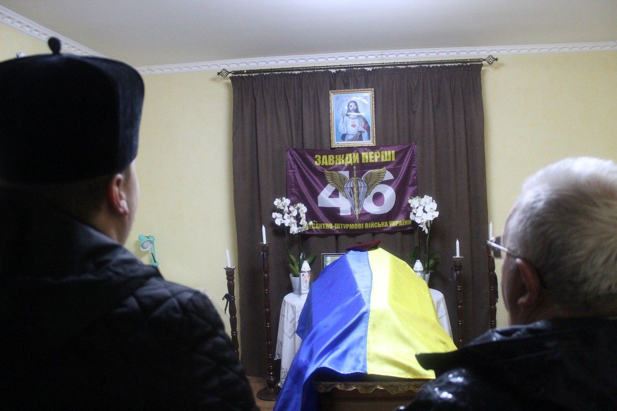 Делятинська громада "на щиті" зустріла полеглого воїна Андрія Луцика 6