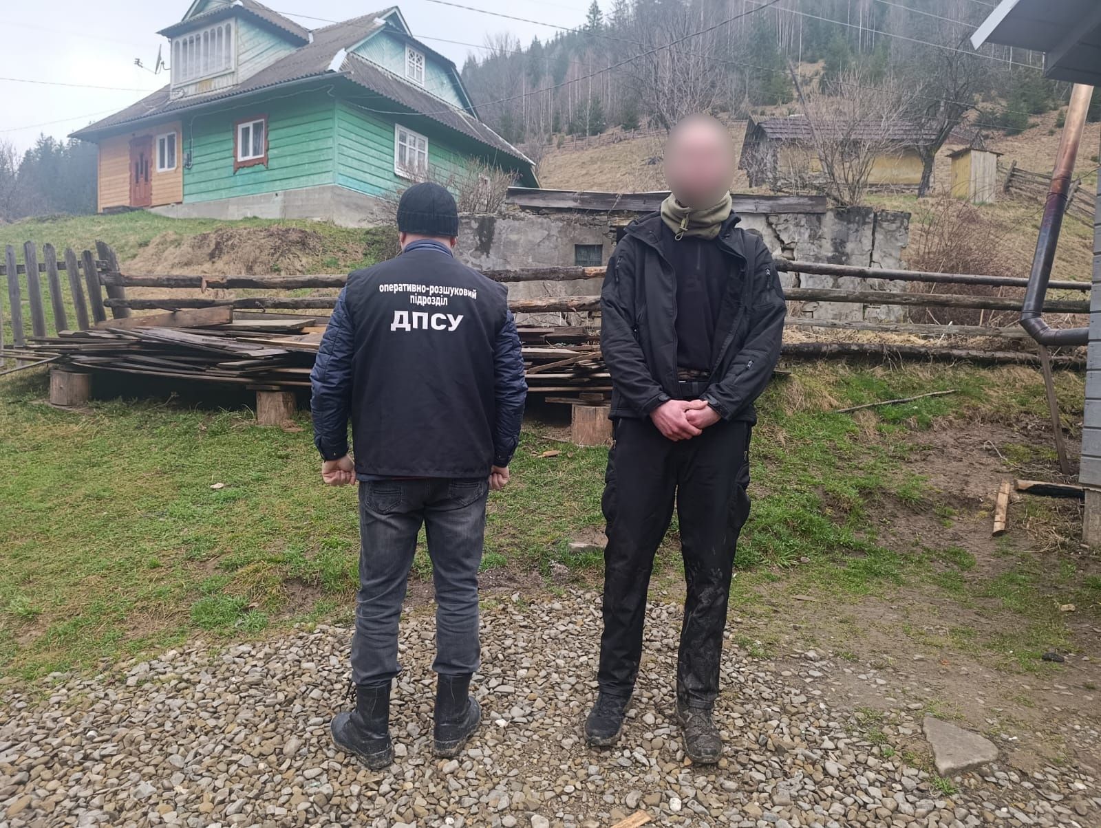 6 днів блукали горами, аби потрапити до Румунії: на Верховинщині прикордонники затримали трьох чоловіків 1