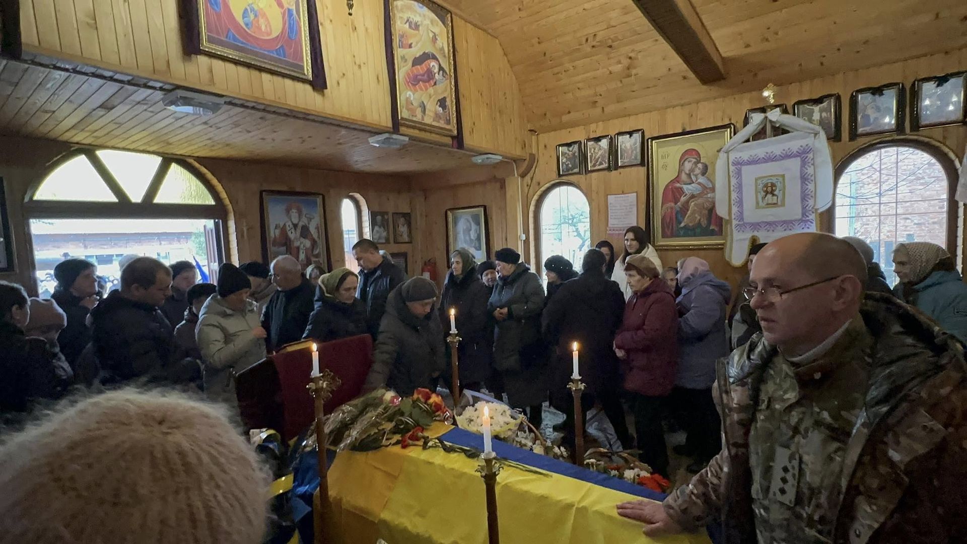 Надвірнянська громада попрощалась з Героєм Андрієм Черніковим 2