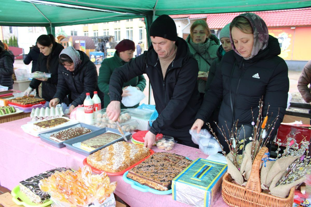 У Верховині на благодійному ярмарку зібрали 80 тис грн 2