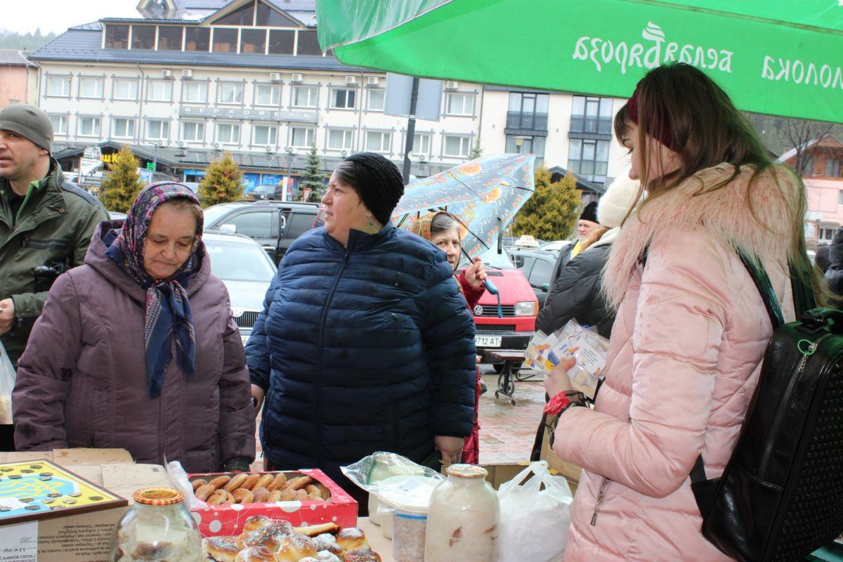 У Верховині на благодійному ярмарку зібрали 80 тис грн 5