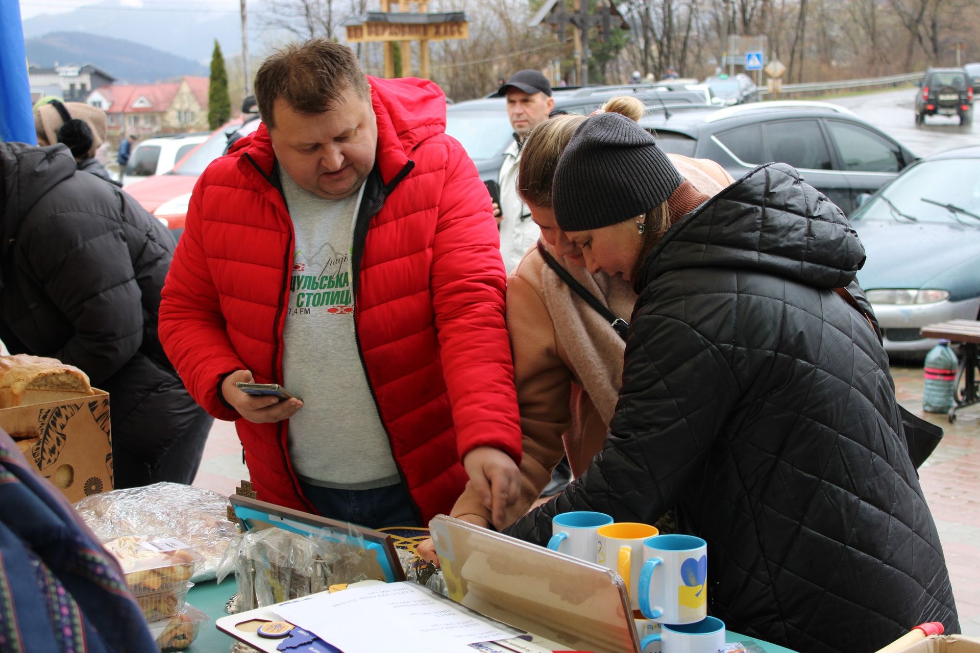 У Верховині на благодійному ярмарку зібрали 80 тис грн 6