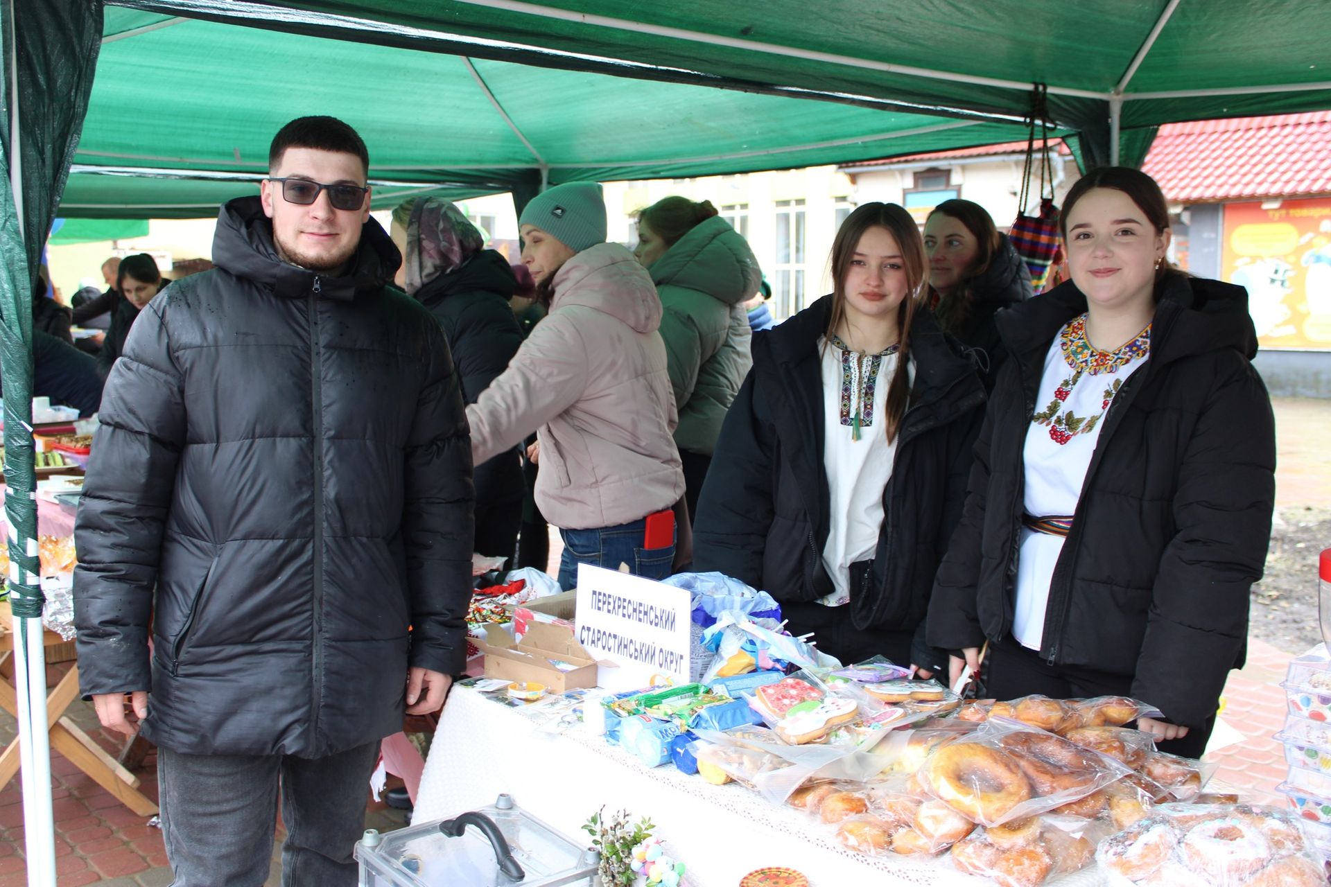 У Верховині на благодійному ярмарку зібрали 80 тис грн 9