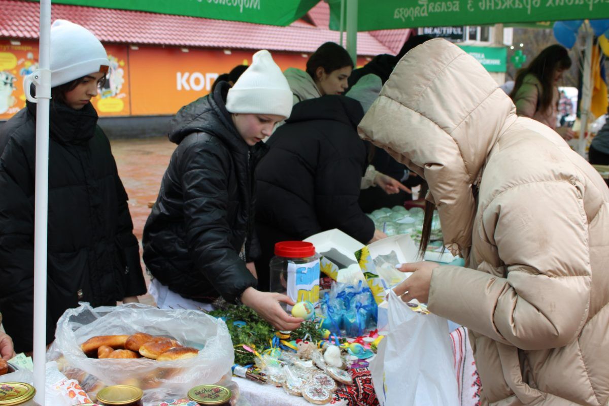 У Верховині на благодійному ярмарку зібрали 80 тис грн 10