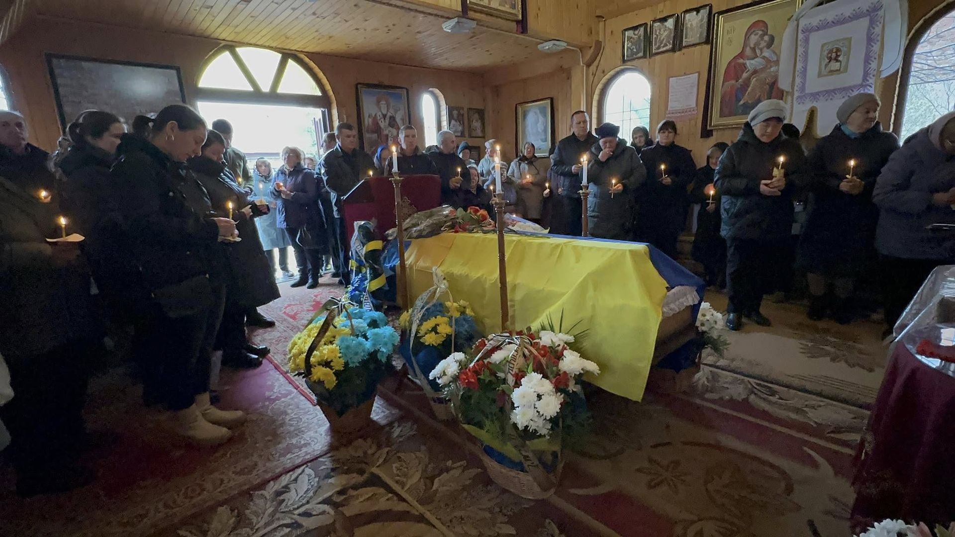 Надвірнянська громада попрощалась з Героєм Андрієм Черніковим 3