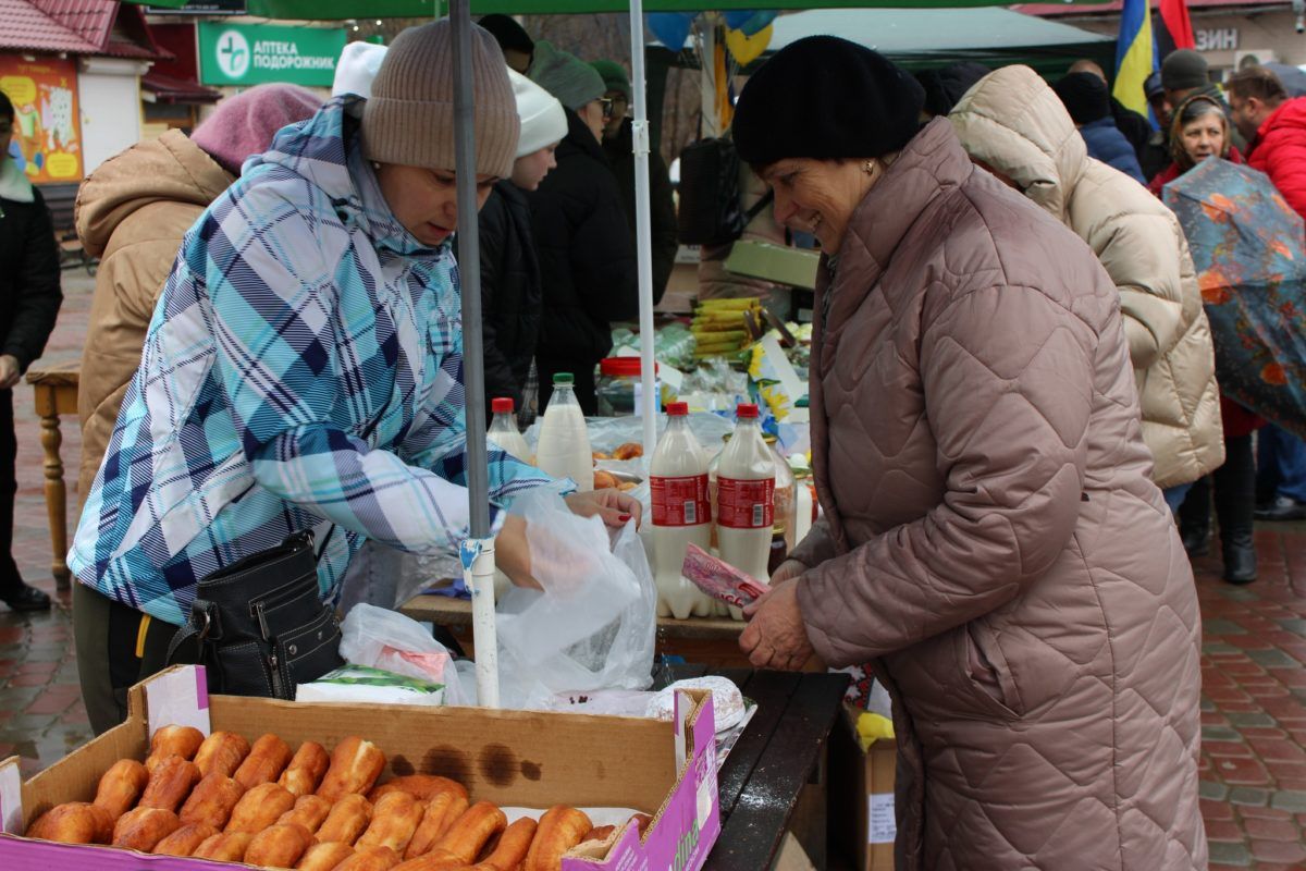 У Верховині на благодійному ярмарку зібрали 80 тис грн 12