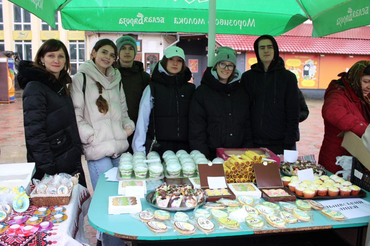 У Верховині на благодійному ярмарку зібрали 80 тис грн 15