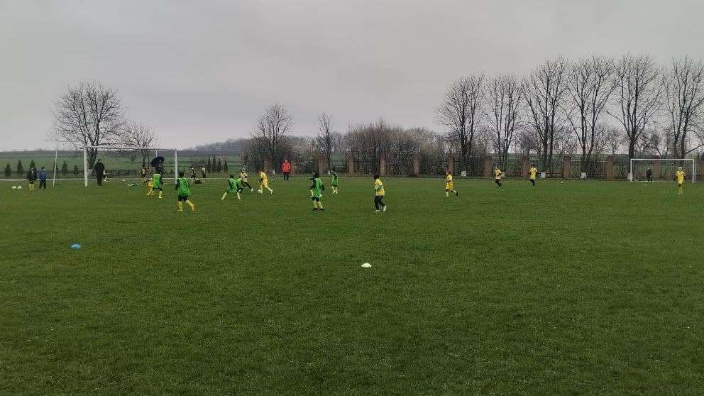 У селі на Снятинщині провели футбольний турнір в пам'ять про полеглих Героїв 8