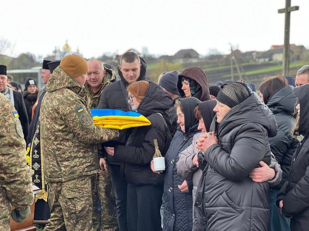 Назавжди 22: Отинійщина провела на вічний спочинок Героя Мар'яна Медика 10