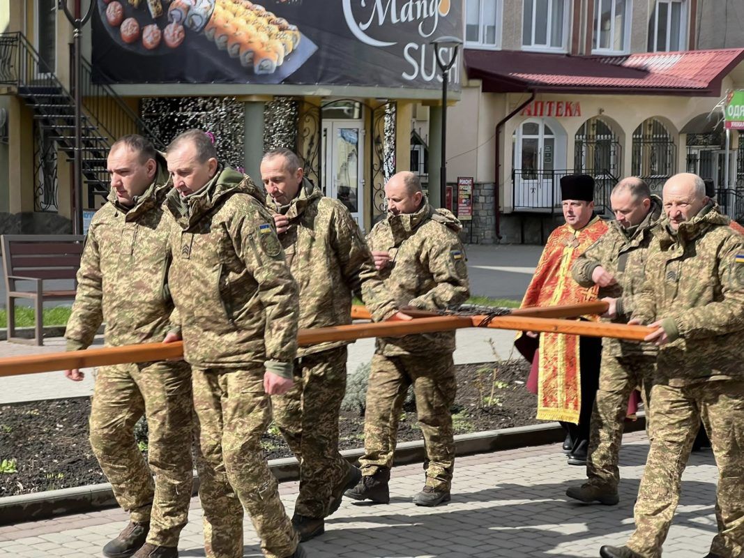 У Городенці відбулась Хресна дорога за мир 1