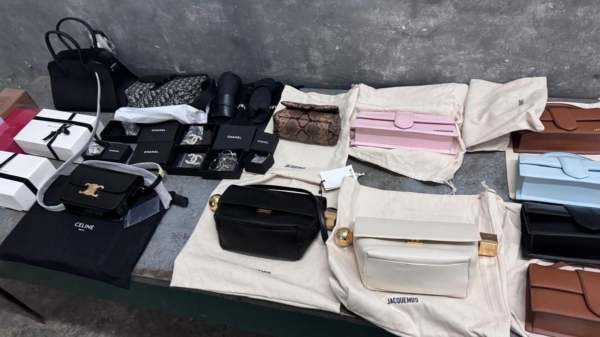 Прикарпатець заховав від митників брендові обновки та парфуми серед секонд-хенду 1