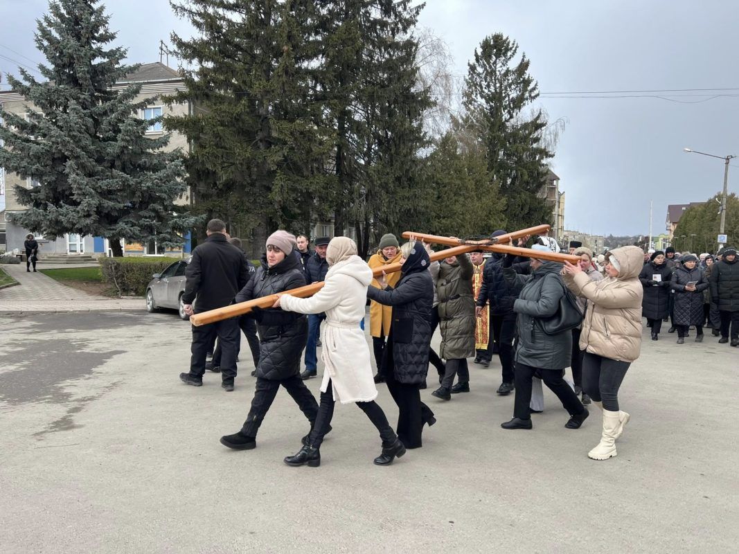 У Городенці відбулась Хресна дорога за мир 7