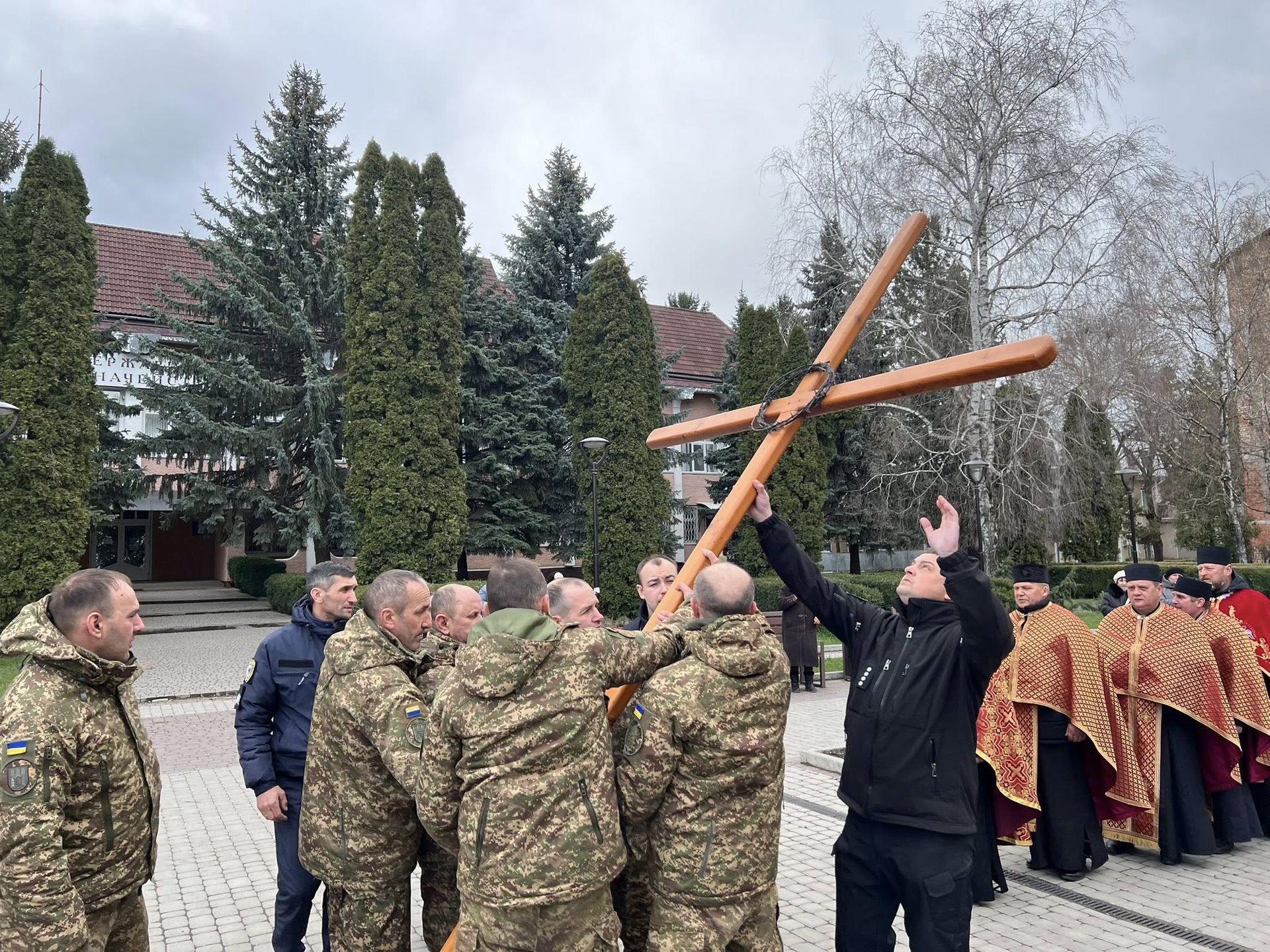 У Городенці відбулась Хресна дорога за мир 10