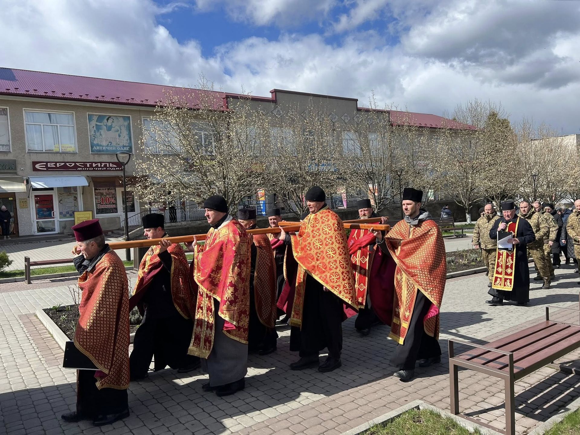 У Городенці відбулась Хресна дорога за мир 12