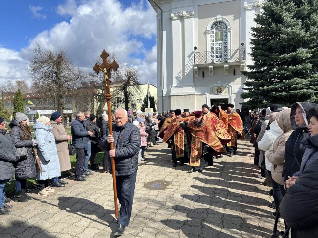 У Городенці відбулась Хресна дорога за мир 13