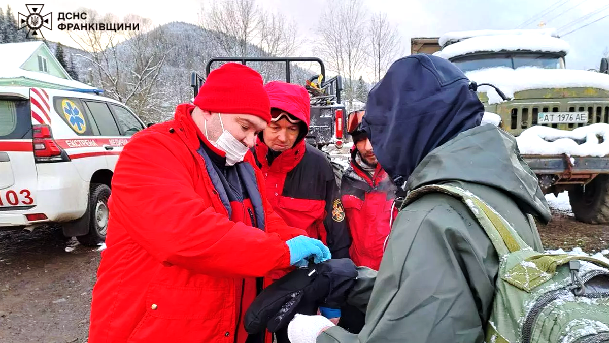 У високогір'ї Карпат заблукав турист. На допомогу вирушили рятувальники 1