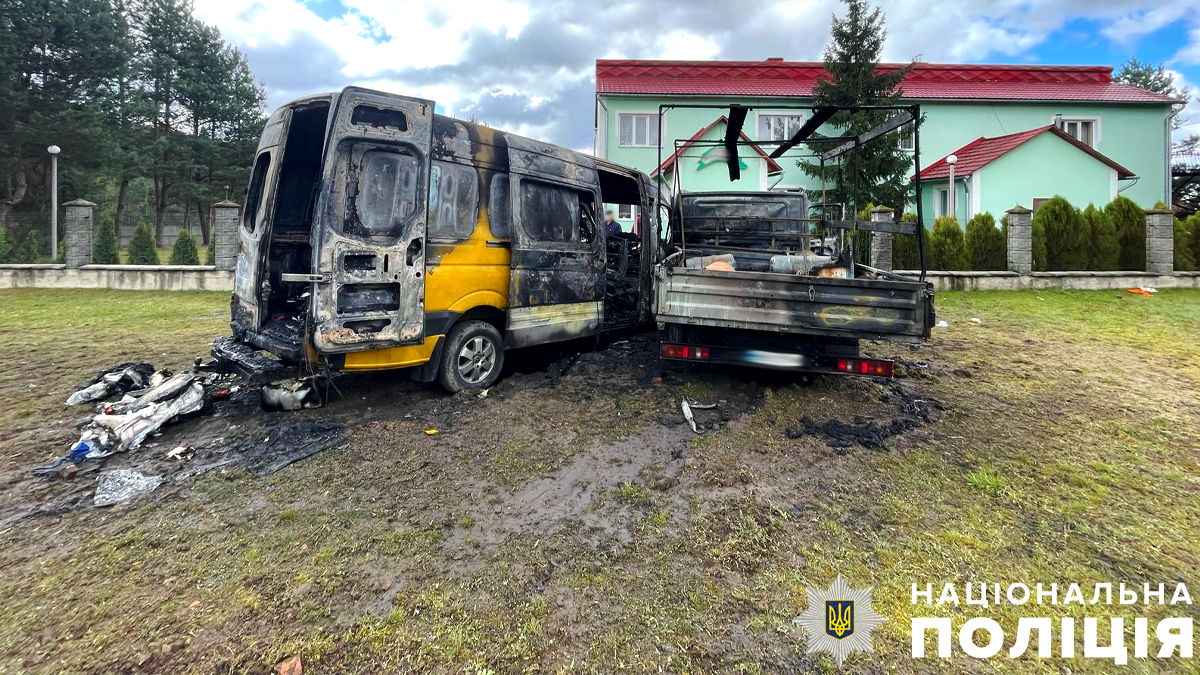 Загорілися мікроавтобуси: семеро прикарпатців постраждали у моторошній ДТП на Львівщині 1